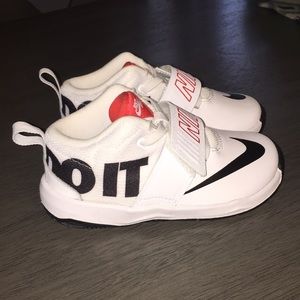 *SOLD*. NIKE TEAM HUSTLE